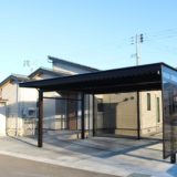 2023年11月 建物との調和を意識したカーポートゆったり２台用（高意匠鼻隠し＆サイドパネル付き）