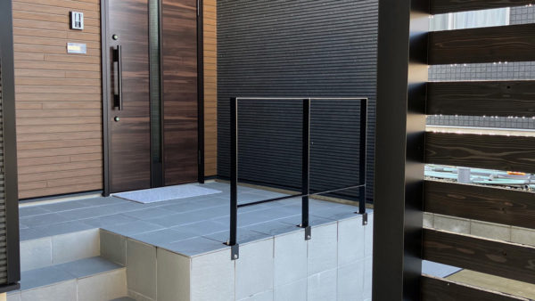 2025年 玄関ポーチ手摺取付工事 南魚沼市T様邸